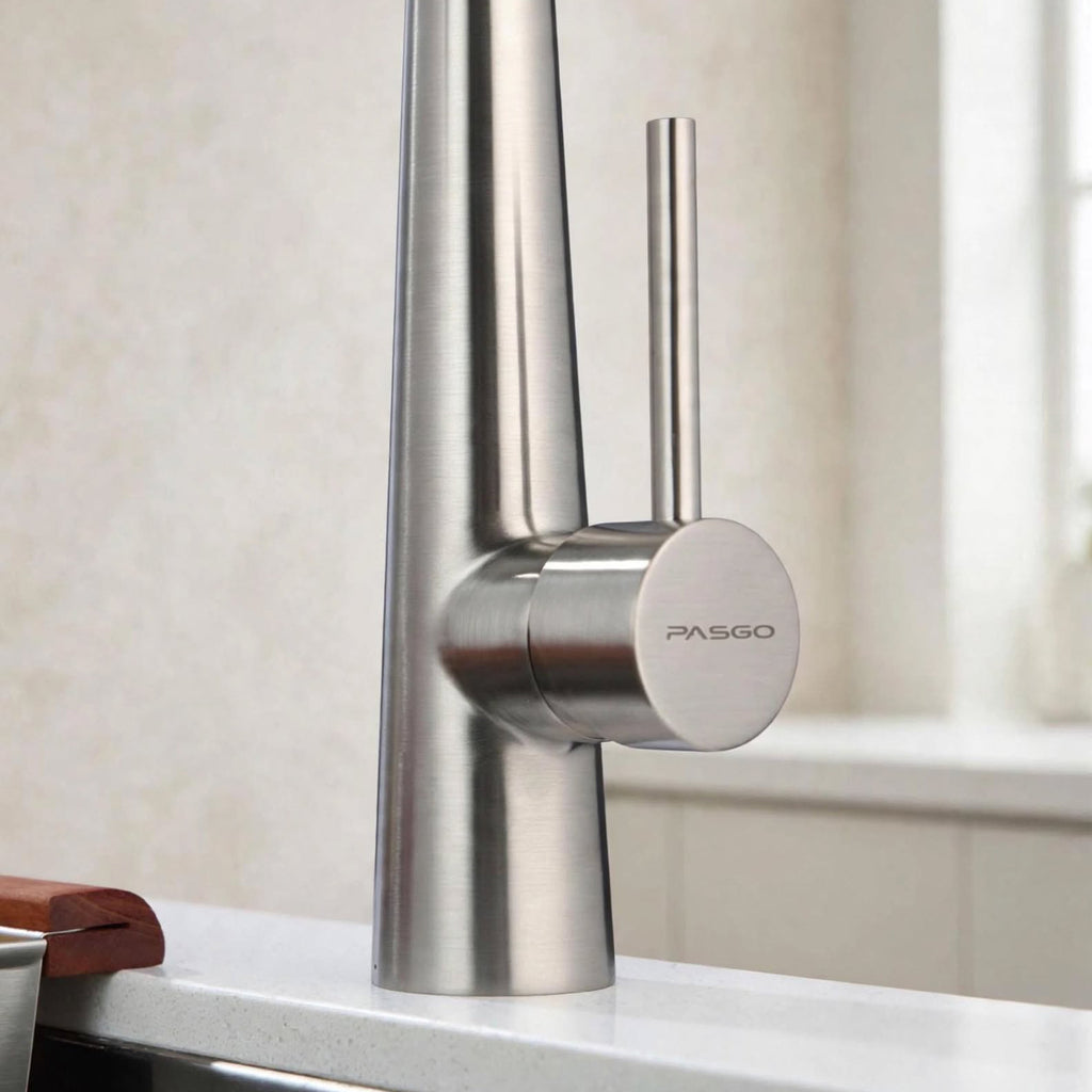 15598QT Magnetic Pull-Down Kitchen Faucet – Brushed Nickel